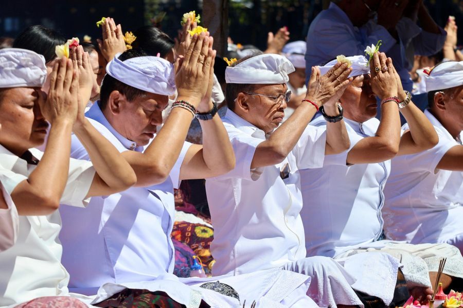 podiumnews.com-Perkuat Pembangunan Sekala-Niskala, Pemprov Bali Ngaturang Pekeling di Besakih