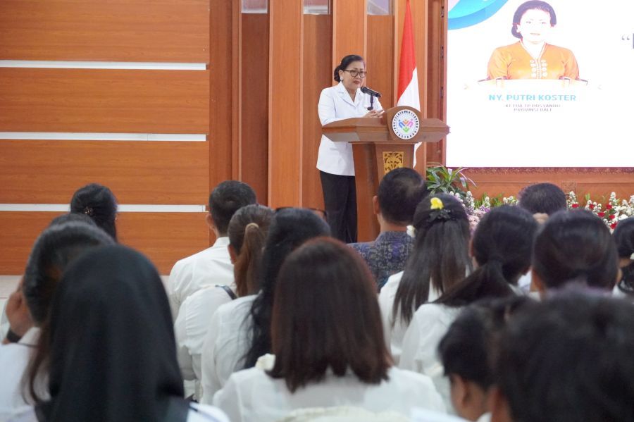 podiumnews.com-Perkuat Peran Kader, Putri Koster Buka Bina Posyandu Angkatan IV