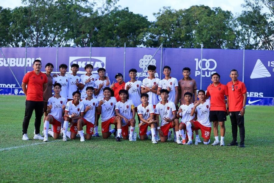 Hasil yang membanggakan diraih skuad Bali United U16 dalam ajang turnamen JDT International Invitation Games U16 2026, di Pusat Latihan Junior JDT, Padang Mawar, Pasir Gudang, Johor, Jumat (13/2/2026) hingga Senin (16/2/2026). (baliutd)