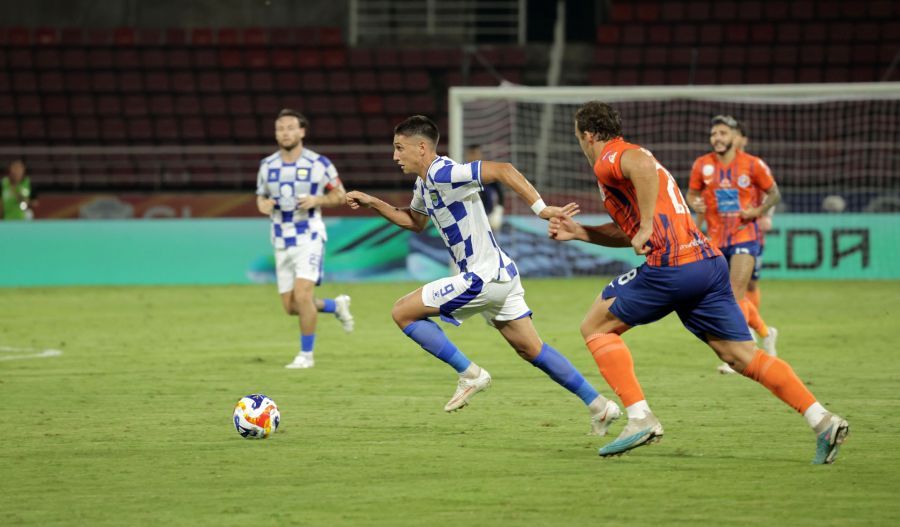 Persib Bandung bermain imbang tanpa gol dengan Port FC pada babak pertama pertandingan pembuka Grup B ASEAN Club Championship Shopee Cup 2026/27 di Stadion Thammasat, Pathum Thani, Thailand, Kamis (8/10/2026) malam. (persib.co.id)