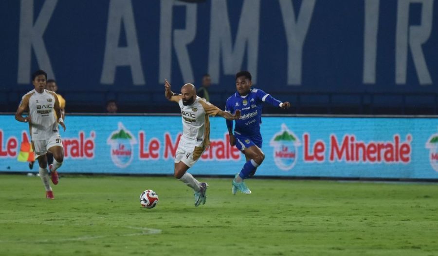 podiumnews.com-Persib vs Dewa United Tanpa Gol di Babak Pertama