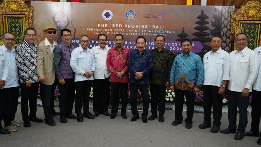 Sekda Provinsi Bali Dewa Made Indra saat menghadiri pengukuhan pengurus Perhimpunan Hotel dan Restoran Indonesia (PHRI) BPD Bali periode 2025–2030 yang dirangkaikan dengan Rapat Kerja Daerah (Rakerda) I Tahun 2026, bertempat di Gedung Wiswa Sabha Utama, Kantor Gubernur Bali, di Denpasar, Jumat (23/1/2026). (foto/sukadana)