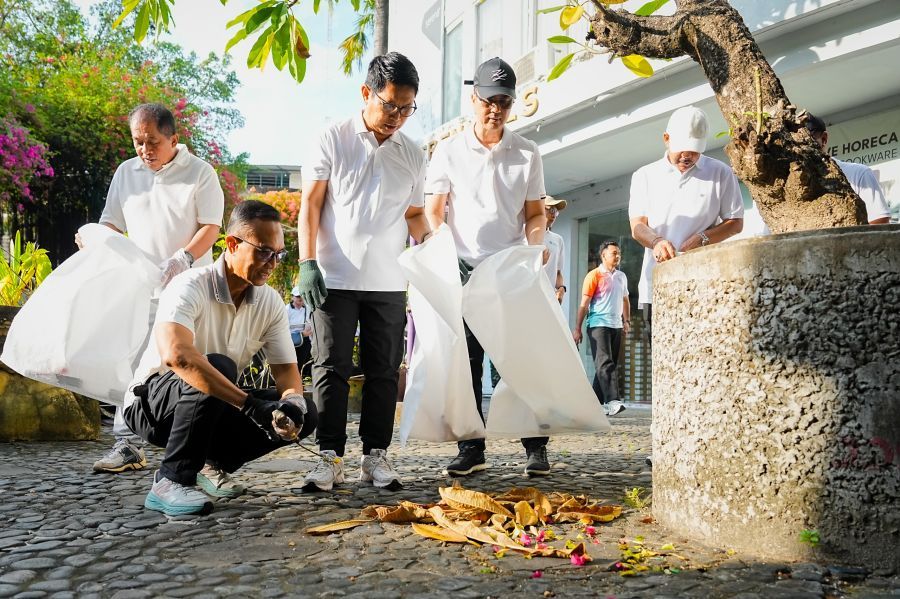 podiumnews.com-Pimpin Aksi Bersih di Kuta, Bupati Badung Evaluasi Pengelolaan Sampah