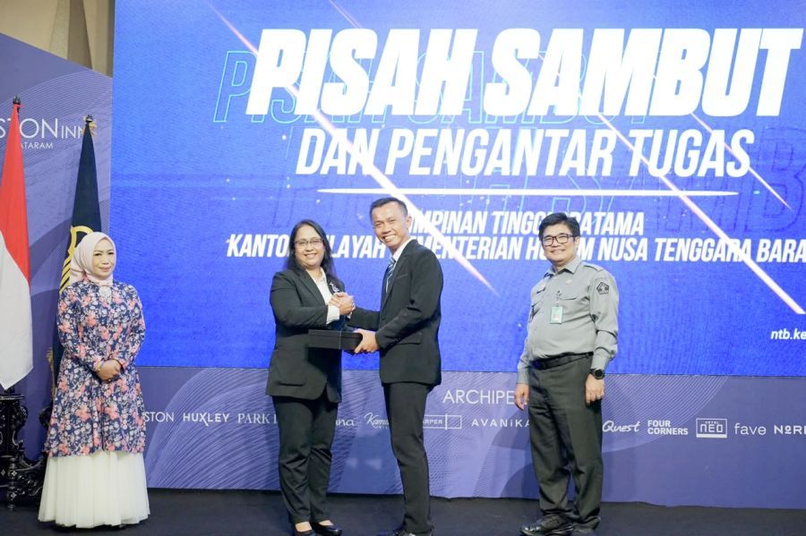Kepala Kantor Wilayah Kementerian Hukum Bali, I Gusti Putu Milawati, menghadiri acara pisah sambut Kepala Kantor Wilayah dan Kepala Divisi Peraturan Perundang-undangan dan Pembinaan Hukum (P3H) Kanwil Kementerian Hukum Nusa Tenggara Barat (NTB) yang berlangsung di Ballroom Hotel Aston Inn Mataram, NTB, Senin (19/10/2026). (foto/Kanwil Kemenkum Bali)