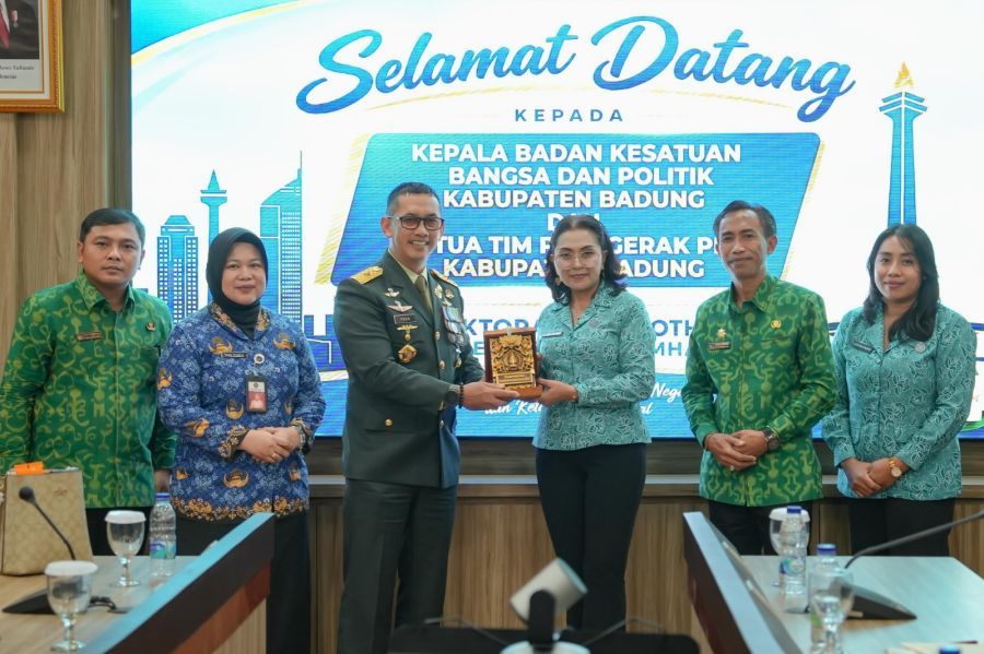 Nyonya Rasniathi Adi Arnawa memimpin rombongan TP. PKK Kabupaten Badung bersama Kesbangpol Kabupaten Badung melaksanakan studi komprehensif ke dua lembaga tinggi negara di Jakarta, Rabu (28/10/2026). (foto/adi)