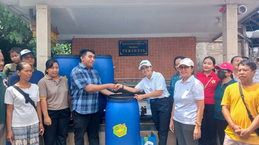 Ketua TP. PKK Badung Nyonya Rasniathi Adi Arnawa menggelar acara Temu Wirasa bersama pengurus, anggota PKK, dan kader Posyandu se-Desa Dalung, Badung, Bali, Minggu (2/11/2025). (foto/adi)