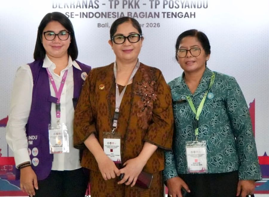Ketua TP PKK Kabupaten Tabanan, Ny. Rai Wahyuni Sanjaya menghadiri Rapat Penguatan Tata Kelola Lembaga Dekranas, TP PKK, dan TP Posyandu se-Indonesia Bagian Tengah yang dirangkaikan dengan Pembekalan Tim Pembina Posyandu dan Dekranasda, di Bali Sunset Road Convention Center (BSCC), Denpasar, Bali, Kamis (22/10/2026). (foto/prokopimtabanan)