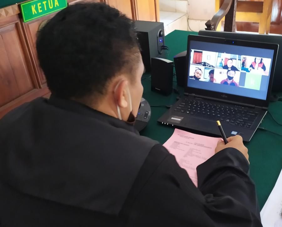 podiumnews.com-Jadi Peluncur Sabu dan Ekstasi, Amrulloh Dihukum 12 Tahun