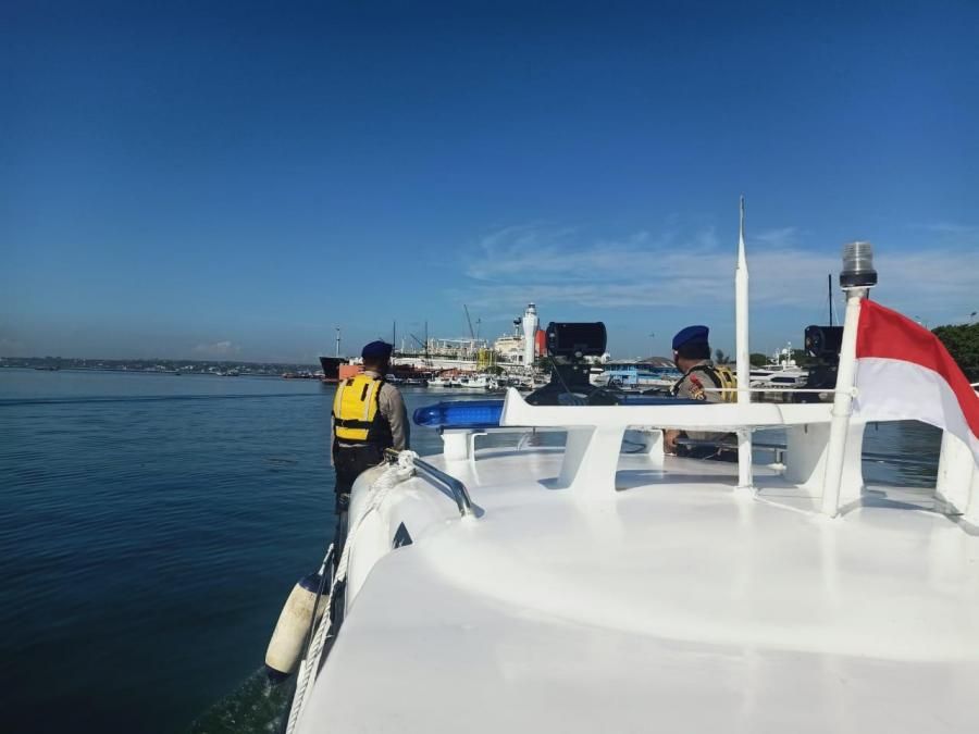 podiumnews.com-Gelar Patroli Laut, Polair Imbau Nelayan Soal Pandemi