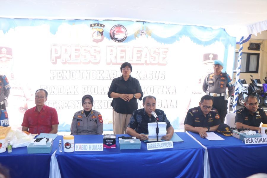 podiumnews.com-Polda Bali Ciduk Bule Kazakhstan Bawa Kokain Senilai Rp17,8 Miliar