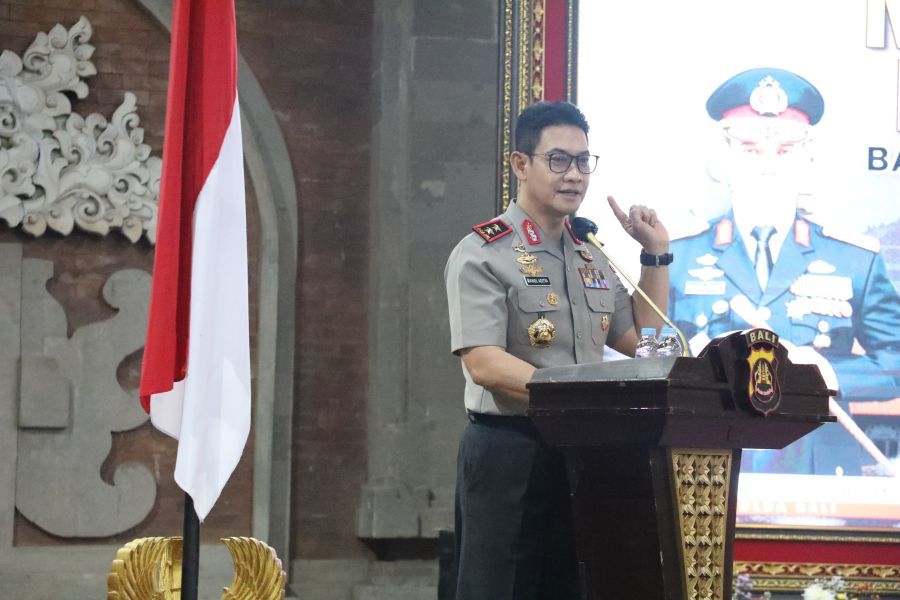 Kapolda Bali Irjen Pol Daniel Adityajaya SH, SIK, MSi membuka Seminar Penguatan Ketahanan Ideologi dan Pencegahan Paham Radikal bagi Pegawai Negeri pada Polri di Gedung Presisi Polda Bali, di Denpasar, Kamis (20/8/2026). (foto/hes)