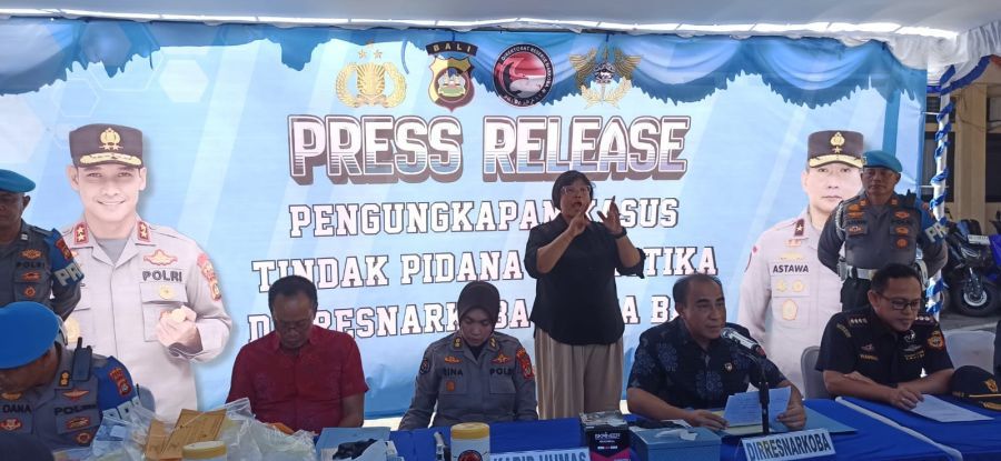 podiumnews.com-Polda Bali Sita 1.284 Butir Ekstasi dari Kurir Narkoba