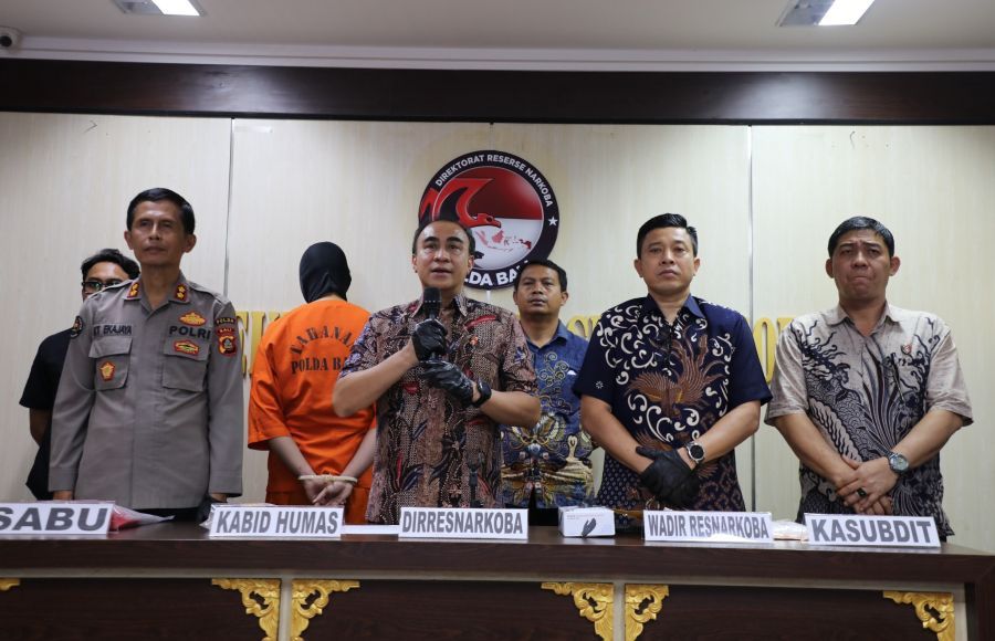 podiumnews.com-Polda Bali Tangkap Kurir Narkoba, Barang Bukti Hampir 1 Kg Sabu
