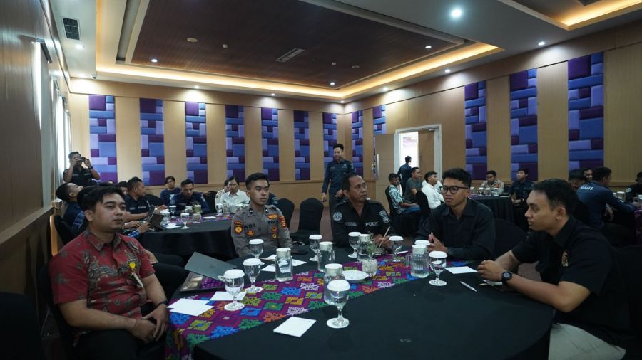 Bidang Humas Polda Bali membuka pelatihan peningkatan kemampuan multimedia (Mulmed) di salah satu hotel di Denpasar, Senin (3/11/2025). (foto/hes)