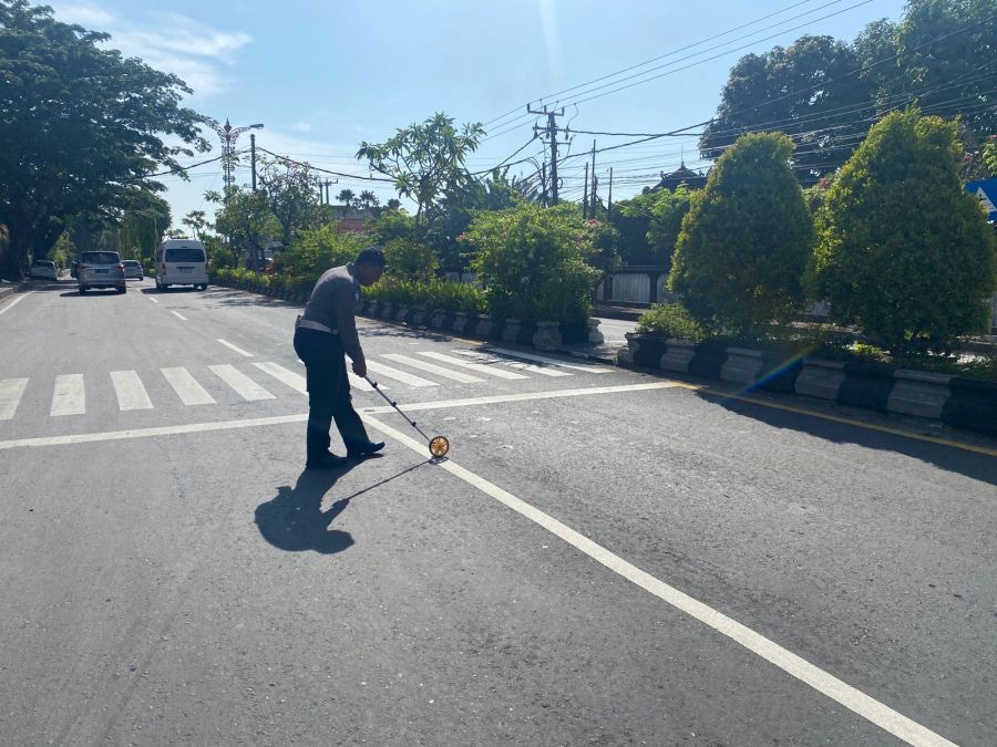 podiumnews.com-Polisi Imbau Pengendara Waspadai Bahaya di Jalur Bypass Ngurah Rai