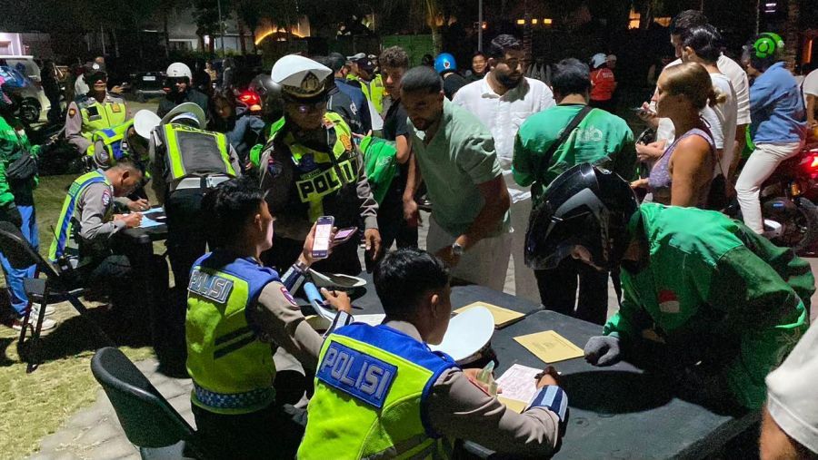 Polres Badung menggelar razia di Jalan Nelayan, tepatnya di sebelah timur Kantor LPD Canggu, Desa Canggu, Kecamatan Kuta Utara, Badung, Bali, Minggu (23/8/2026). (foto/hes)