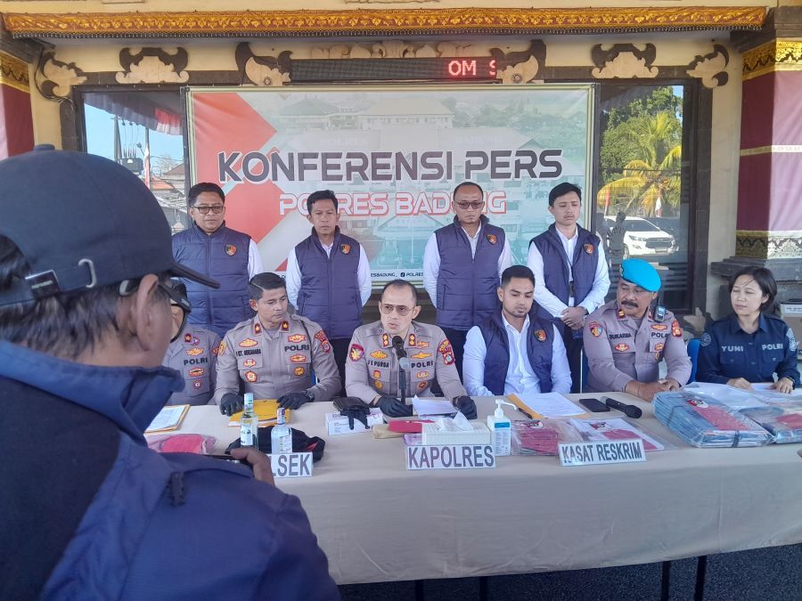 Kapolres Badung AKBP Joseph Edward Purba SIK dalam junpa pers tentang kasus kejahatan C4, di Mapolres Badung, Bali, Senin (6)7)2026). (foto/hes)