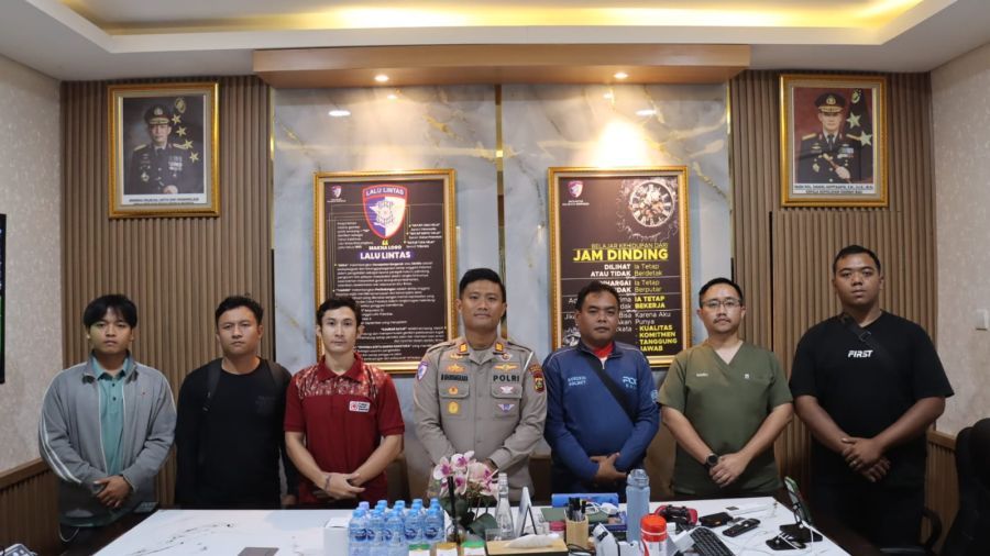 Satlantas Polresta Denpasar menggelar mediasi dan klarifikasi terkait video yang viral di media sosial mengenai dugaan adanya permintaan sejumlah uang kepada korban kecelakaan lalu lintas yang disebut-sebut mengatasnamakan kepolisian. (foto/hes)