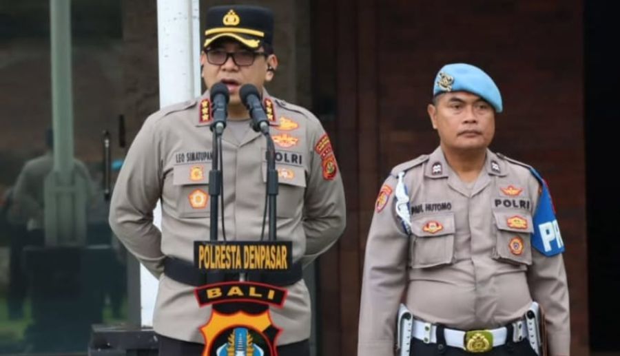 Kapolresta Denpasar Kombes Pol Leonardo D Simatupang saat menjelaskan tentang pengamanan Malam Pengerupukan. (foto/hes)
