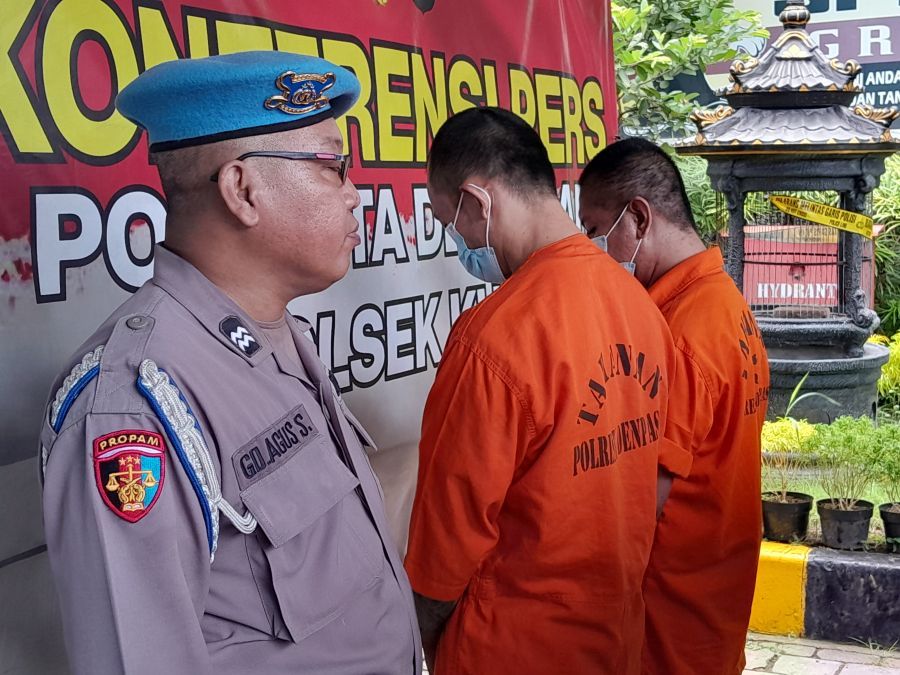 Seorang pria kemayu alias waria yang akrab dipanggil Dona kembali dijebloskan ke tahanan Satresnarkoba Polresta Denpasar. (foto/hes)