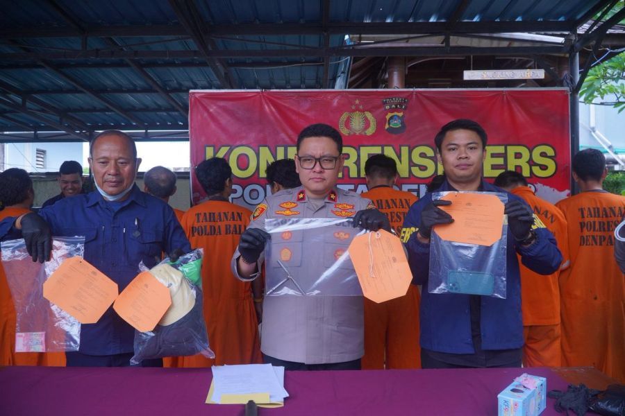 Selama bulan Oktober 2025, Polsek Kuta berhasil meringkus para pelaku kejahatan yang beraksi di wilayah Legian, Seminyak, dan Kuta, Badung, Bali. (foto/hes)