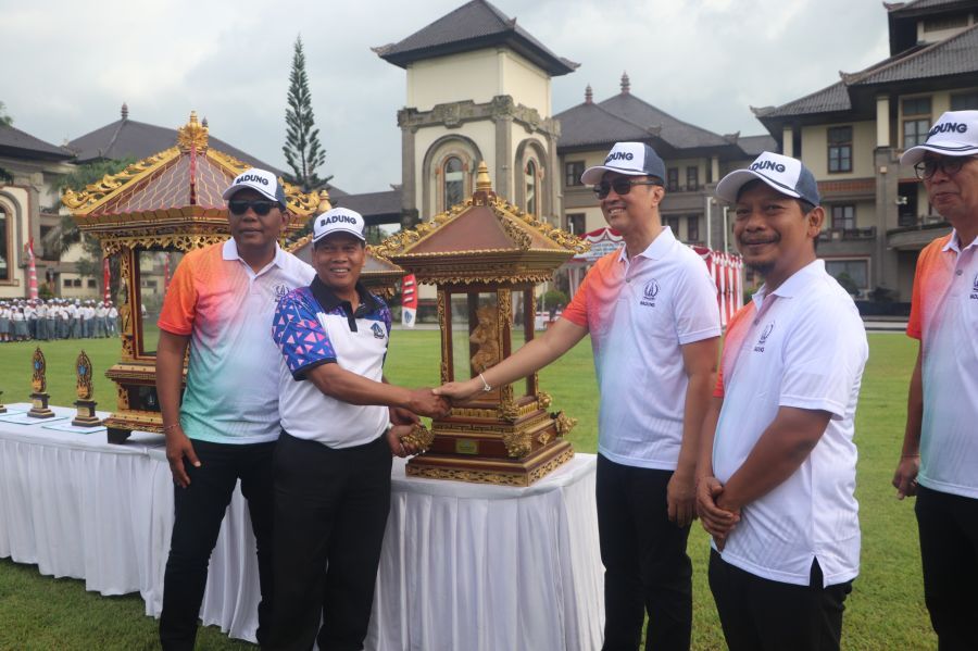 podiumnews.com-Porsenijar Badung Ditutup, SMAN 1 Kuta Utara Kembali Juara Umum