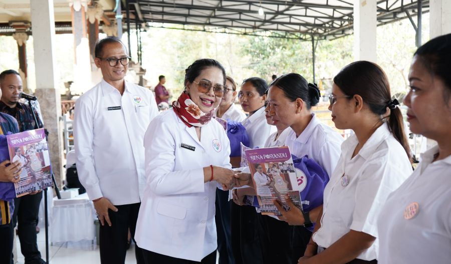 podiumnews.com-Posyandu Bali Sosialisasikan Transformasi Posyandu, Serahkan Bantuan ke 110 Kader