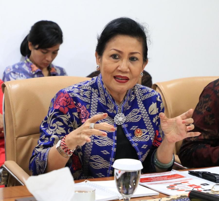 Ny Putri Koster Presentasi Memandirikan Industri Fashion Bali