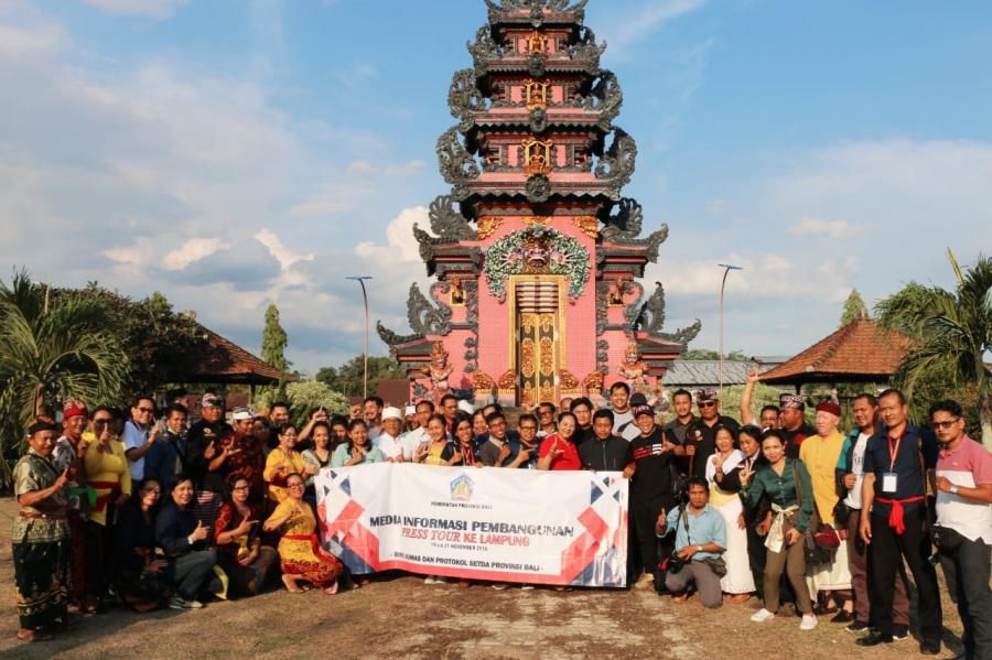 podiumnews.com-Kunjungi Pura Jagat Karana, Pemprov Komitmen Bantu Warga Hindu di Luar Bali