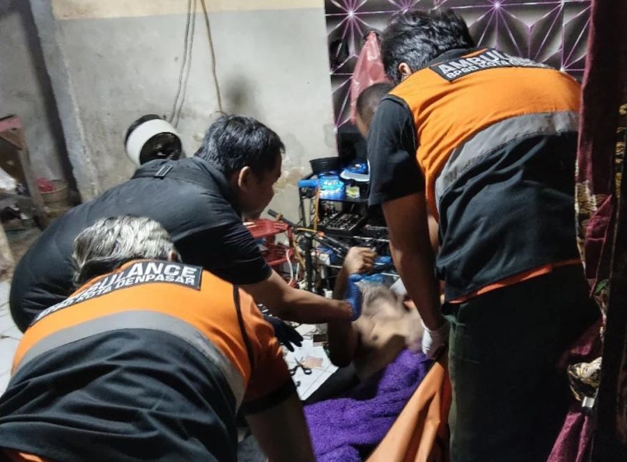 Muhamad Basir ditemukan meninggal dunia di kamar kosnya di Jalan Gatot Subroto VI T, Dauh Puri Kaja, Denpasar Utara, Denpasar, Bali, Minggu (8/3/2026). (foto/hes)