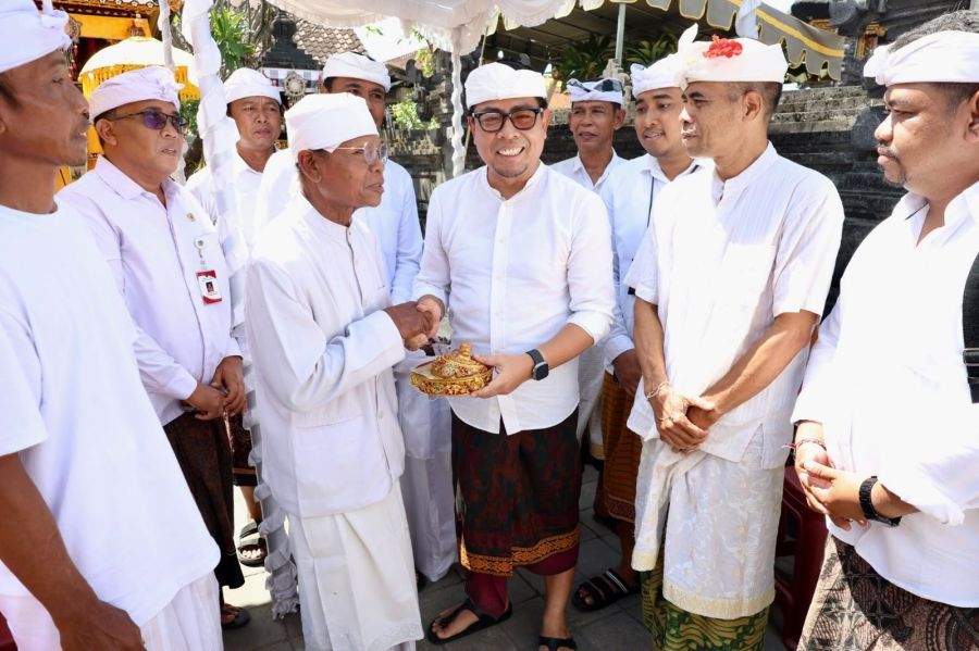 podiumnews.com-Pujawali Merajan Agung Bendesa Manik Mas dan Prati Sentana Arya Kanuruhan di Renon