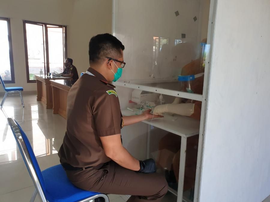 podiumnews.com-80 Pegawai Kejaksaan Negeri Badung Jalani Rapid Test