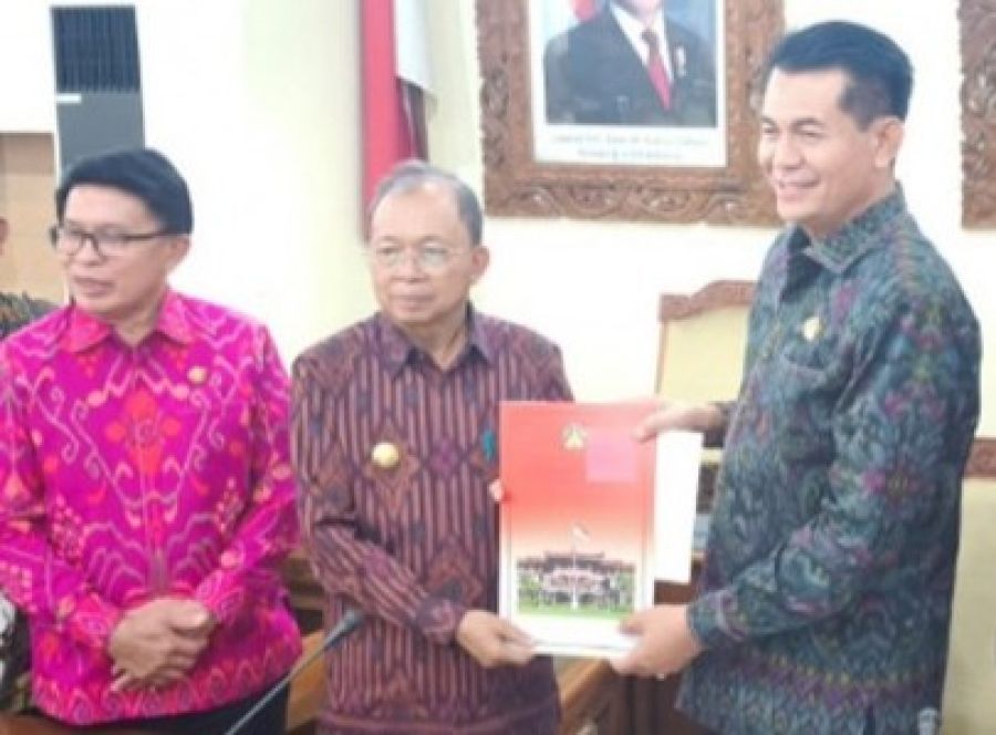 podiumnews.com-Rekomendasi Pansus TRAP DPRD Bali Diserahkan ke Gubernur Bali