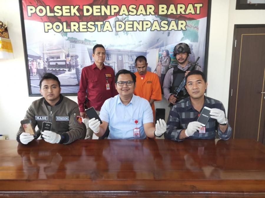 podiumnews.com-Polisi Bekuk Residivis Pencuri HP di Denbar