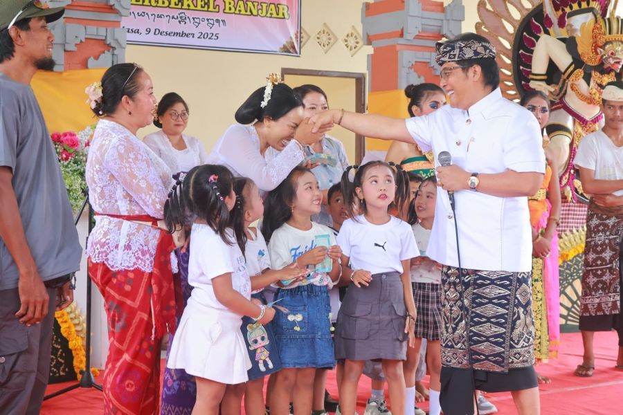 podiumnews.com-Resmikan Kantor Perbekel Banjar, Wagub Bali Tekankan Sinergi Pembangunan dan Budaya
