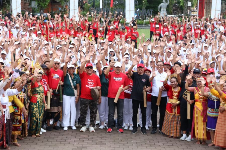 podiumnews.com-Ribuan Peserta Padati Tabanan Tertawa di HUT Singasana