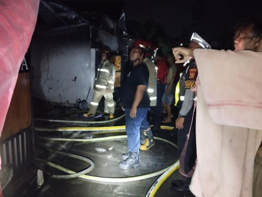 Rumah di Jalan Gunung Mas Gang Sewu II nomor 6A, Banjar Tegal Buah, Desa Padangsambian Klod, Denpasar Barat, Denpasar, Bali, ludes terbakar, Rabu (22/4/2026). (foto/hes)