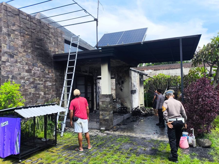 podiumnews.com-Rumah dan Sepeda Motor Terbakar di Pemogan Denpasar