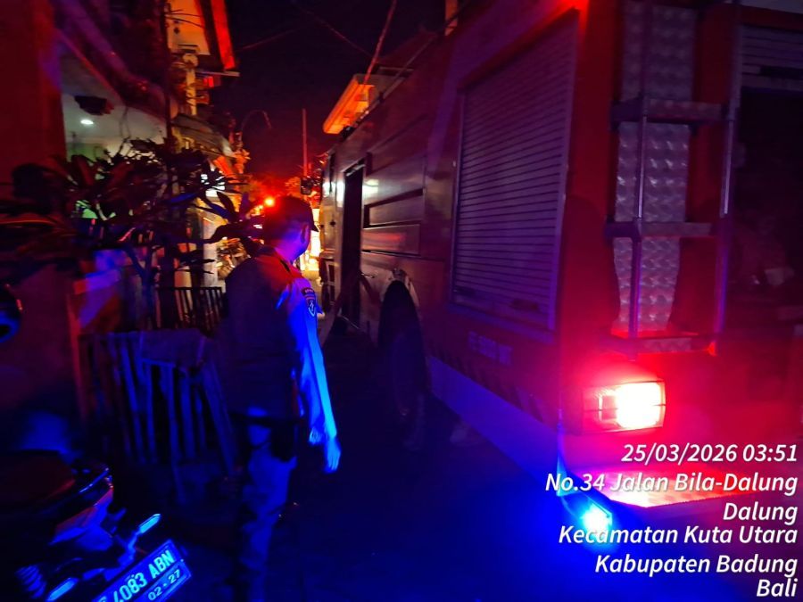Satu unit rumah permanen di kawasan Perumahan GTT Dalung, Jalan Cendana VII, Desa Dalung, Kecamatan Kuta Utara, Kabupaten Badung, Bali, ludes terbakar, Rabu (25/3/20206) dini hari. (foto/hes)