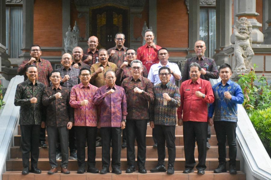 Wakil Walikota Denpasar, I Kadek Agus Arya Wibawa, saat menghadiri Rapat Umum Pemegang Saham (RUPS) PT. Jamkrida Bali Mandara (Perseroda) Bali Tahun 2026 di Gedung Wiswa Sabha, Kantor Gubernur Bali, Denpasar, Selasa (10/3/2026). (foto/sukadana)