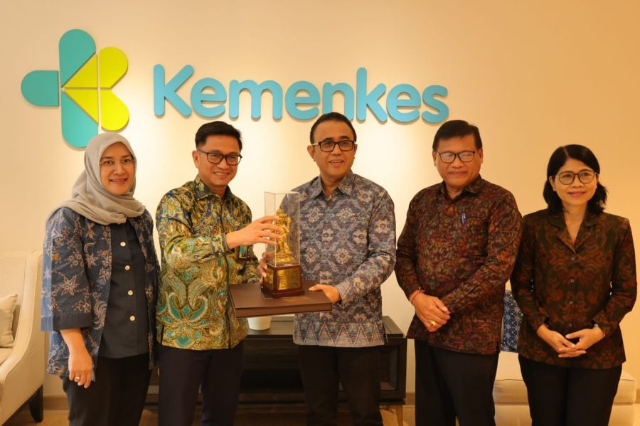 Walikota Denpasar, I Gusti Ngurah Jaya Negara didampingi Sekretaris Daerah Kota Denpasar, Ida Bagus Alit Wiradana dan Kadis Kesehatan Kota Denpasar, AA Ayu Agung Candrawati beraudiensi dengan Kepala Badan Kebijakan Pembangunan Kesehatan (BKPK) RI, Prof. Asnawi Abdullah, Phd di Gedung Adhyatma Ruang Rapat 214B, Kemenkes RI, Jakarta, Rabu (26/11/2025). (foto/sukadana)