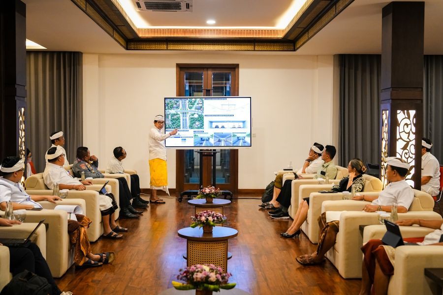 Bupati Badung I Wayan Adi Arnawa saat menerima manajemen PT. SMI di Rumah Jabatan Bupati, Puspem Badung, Bali, Kamis (27/8/2026). (foto/adi)