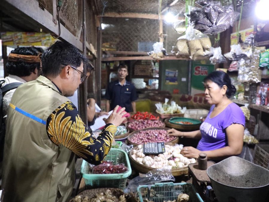 podiumnews.com-Satgas Pangan Polda Bali Sidak Pasar Kreneng, Begini Hasilnya