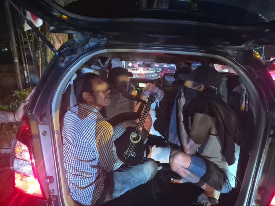 Satpol PP Kota Denpasar kembali melaksanakan kegiatan Sapu Bersih Gelandangan dan Pengemis (Sabergep) di sejumlah persimpangan lampu lalu lintas di wilayah Kota Denpasar, Bali, Kamis (20/8/2026). (foto/sukadana)