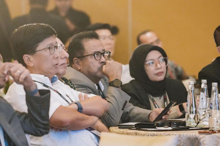 Wakil Gubernur DKI Jakarta Rano Karno mengikuti sesi CEO Forum APOS 2026 di Nusa Dua, Bali, membahas masa depan industri konten berbasis kecerdasan buatan. (Kominfotik Jakarta)