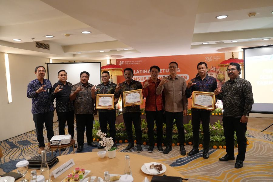 podiumnews.com-Sekda Badung Tutup Pelatihan Sensus Ekonomi dan Canangkan Desa Cantik