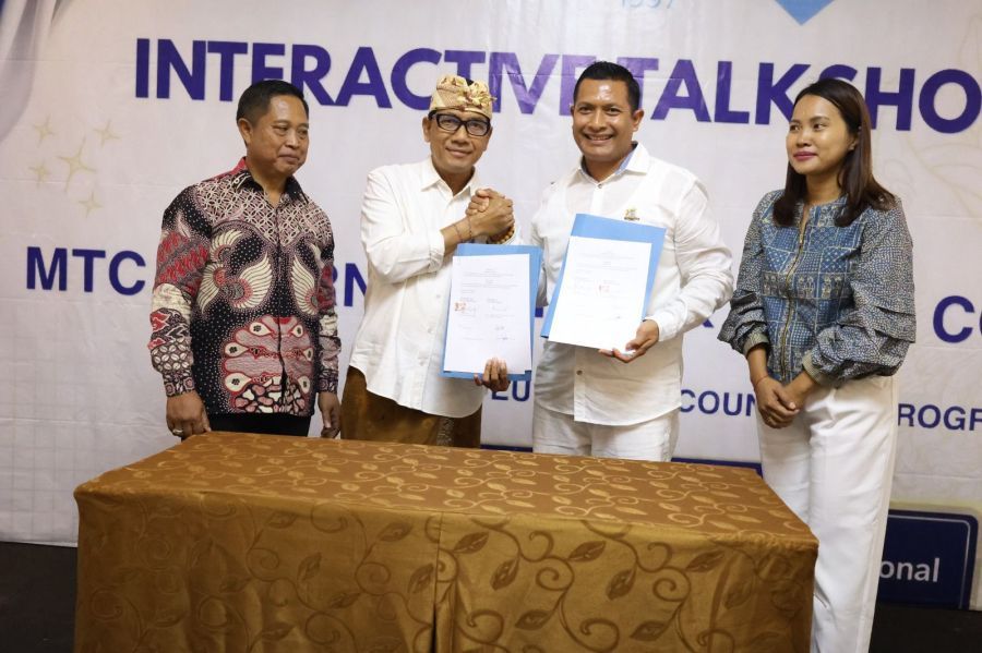podiumnews.com-Sekda Denpasar Buka Interactive Talkshow, PGRI Bali dan MTC International