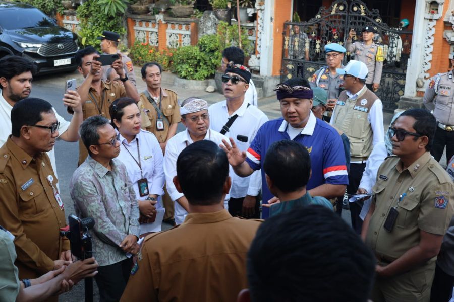 podiumnews.com-Sekda Denpasar Dampingi Menteri PKPRI Tinjau Program BSPS di Tonja