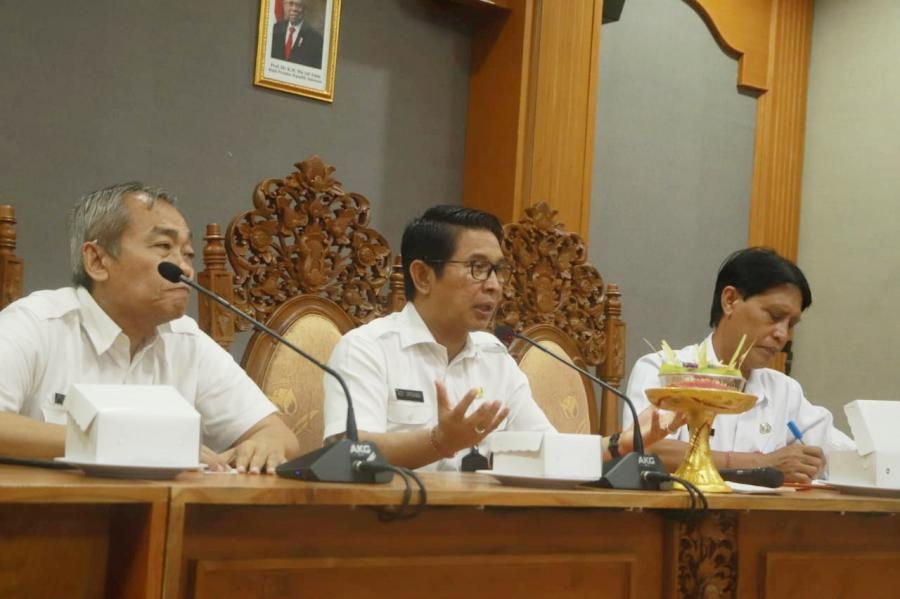 podiumnews.com-Adi Arnawa Instruksikan OPD Tingkatkan Penanganan Kasus Babi Mati di Badung