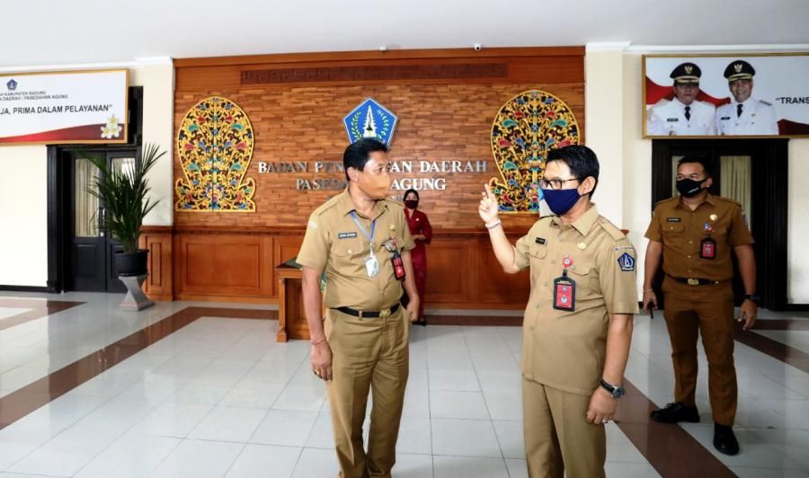 podiumnews.com-Sekda Badung Sidak Sejumlah Kantor Pelayanan Publik